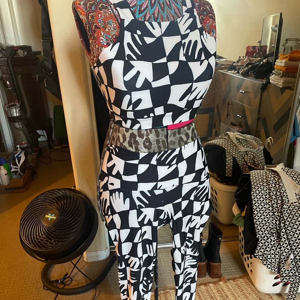 Anthropologie matching work out set leggings bra